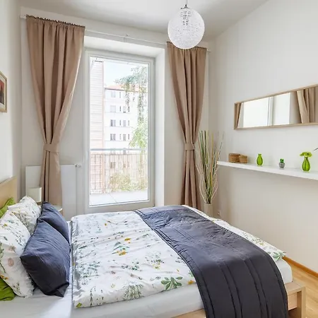 Vinohrad Apartment *