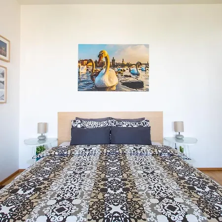 Vinohrad Apartment *
